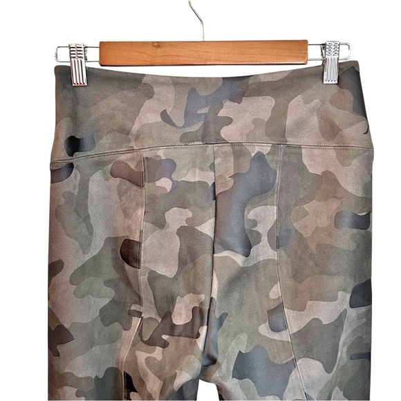 WHBM Camo Runway Leggings Women’s SZ 6 in Green Camouflage Print - Picture 5 of 7